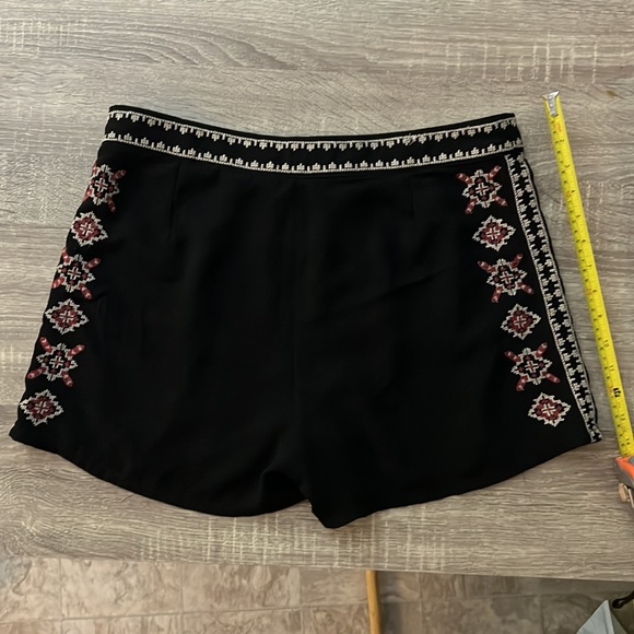PINK MARTINI embroidered boho shorts size L - Picture 5 of 6